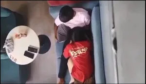 Quay lén con ghệ bú liếm cho người tình nơi công cộng